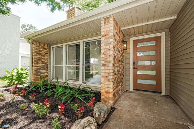 1306 Briarmead Dr in Richmond, TX - Foto de edificio - Building Photo