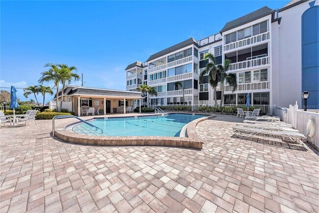 139 Bluff View Dr in Belleair Bluffs, FL - Building Photo - Building Photo