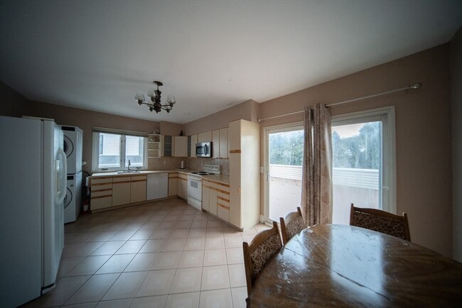 235 Rawson Rd, Unit 3 in Brookline, MA - Foto de edificio - Building Photo