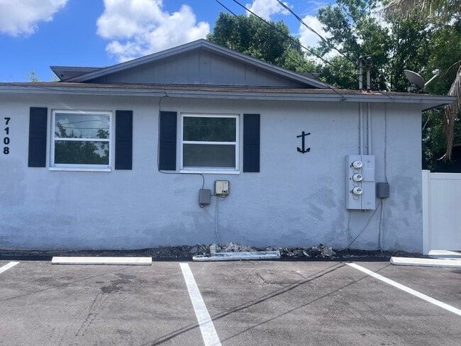 property at 7108-7108 S Kissimmee St