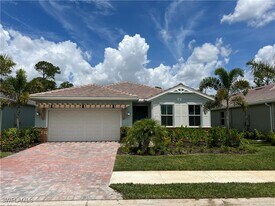 331 Tamarindo Ln in Naples, FL - Building Photo