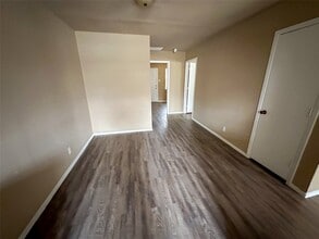1208 W Hunt St in Sherman, TX - Foto de edificio - Building Photo