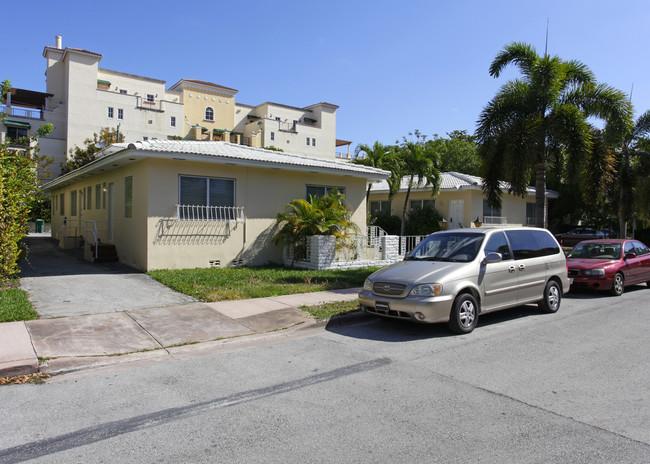 325 Majorca Ave in Coral Gables, FL - Foto de edificio - Building Photo