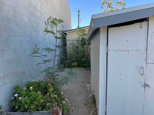 334 S 8th St in Santa Paula, CA - Foto de edificio - Building Photo