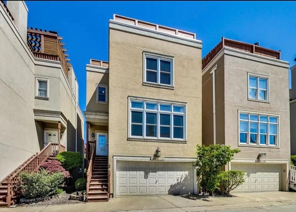 1802 W Diversey Pkwy in Chicago, IL - Building Photo