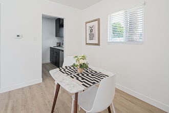 The Ark Apartments in Phoenix, AZ - Building Photo - Building Photo