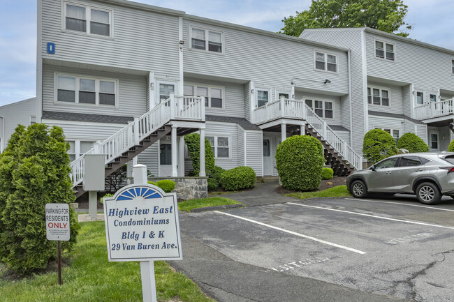 Highview East Condominiums in Norwalk, CT - Building Photo - Building Photo