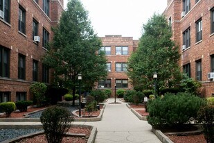 665 W Cornelia Ave, Unit N3 in Chicago, IL - Building Photo