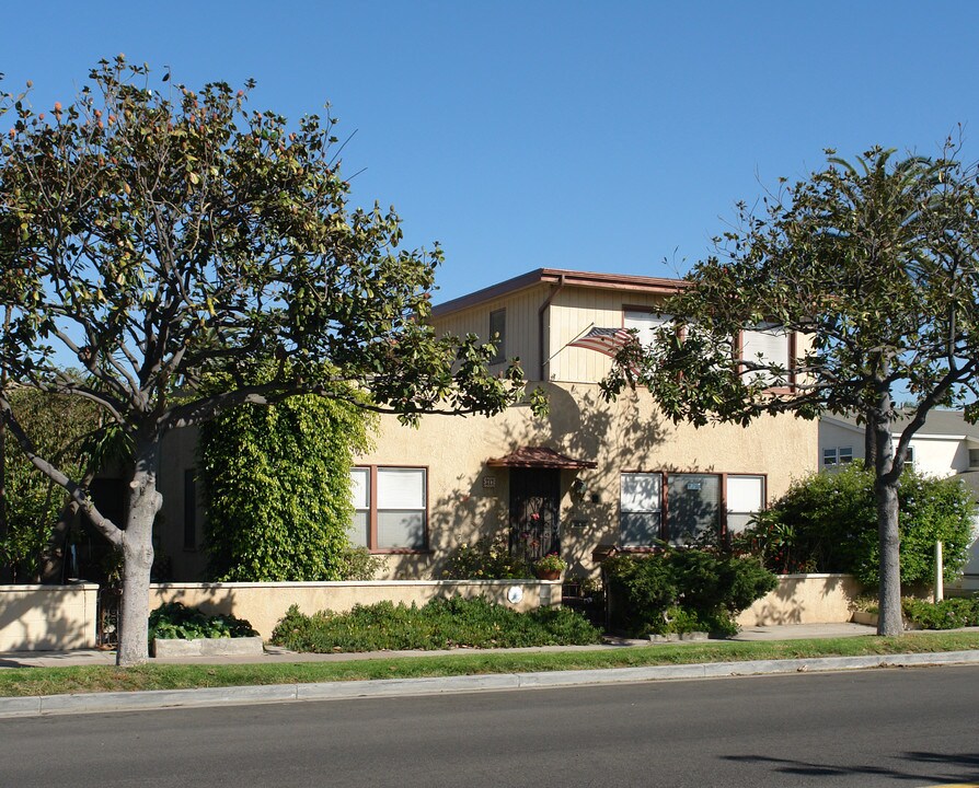 317 Ocean Ave in Seal Beach, CA - Building Photo