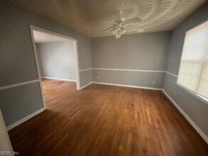 6320 Chestnut Hill Rd in Virginia Beach, VA - Foto de edificio - Building Photo