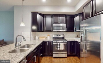 7075 Darbey Knoll Dr in Gainesville, VA - Building Photo - Building Photo