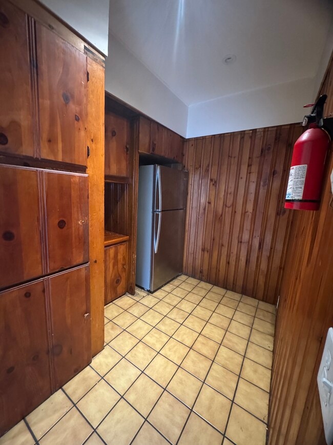 688 Canterbury St, Unit NA in Boston, MA - Building Photo - Building Photo