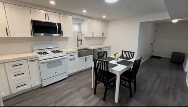 7854 W Cahill Terrace in Chicago, IL - Building Photo - Building Photo