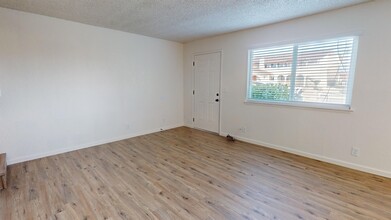 4400 Dogwood Ln-Unit -D in Redding, CA - Building Photo - Building Photo