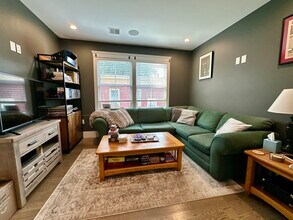 88 Rossmore Rd in Boston, MA - Foto de edificio - Building Photo