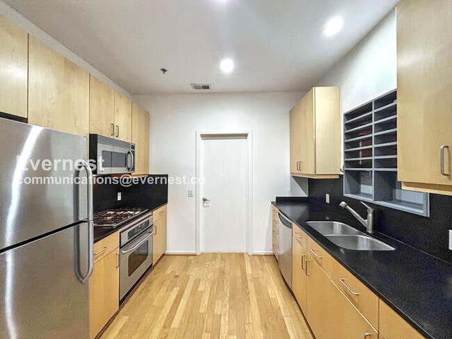 415 S Front St in Memphis, TN - Building Photo - Building Photo