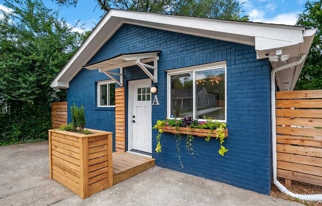 1628 17th Ave N in Nashville, TN - Foto de edificio - Building Photo