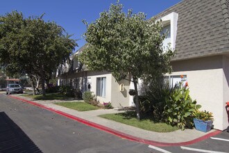 North Vulcan in Encinitas, CA - Building Photo - Building Photo