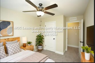 2201-2207 SW Suncatcher Rd in Lee's Summit, MO - Building Photo - Building Photo