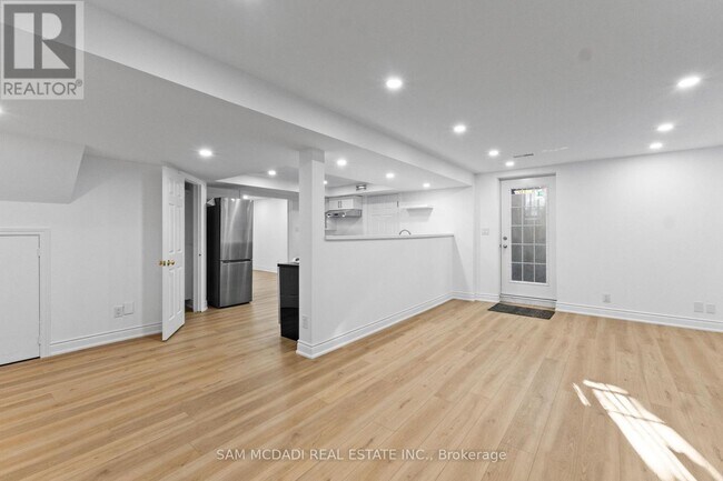 5436 Edencroft Crescent in Mississauga, ON - Building Photo - Building Photo