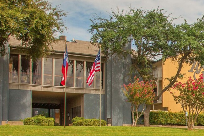 THE WAY in Dallas, TX - Foto de edificio - Building Photo