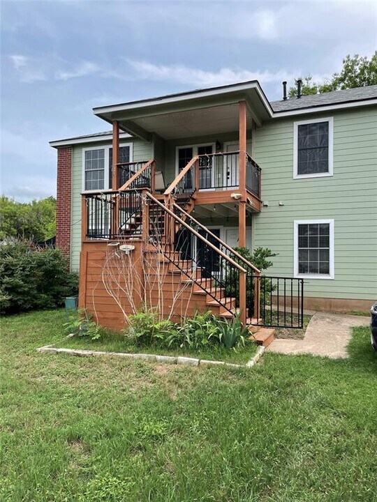 5700 Glen Meadow Dr in Austin, TX - Building Photo