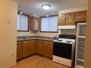 222 Scottwood Ave, Unit B in Elmira Heights, NY - Foto de edificio - Building Photo