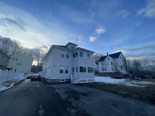 290 Hilldale Ave in Haverhill, MA - Building Photo - Building Photo