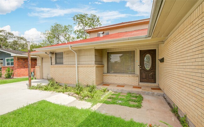 5902 Hornwood Dr in Houston, TX - Building Photo - Building Photo