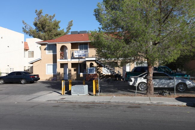 5304 Retablo Ave.. in Las Vegas, NV - Building Photo - Building Photo