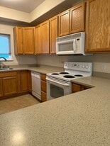 9245 Commons Pl in Anchorage, AK - Building Photo