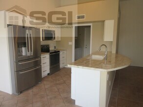 8606 W Caribbean Ln in Peoria, AZ - Building Photo - Building Photo