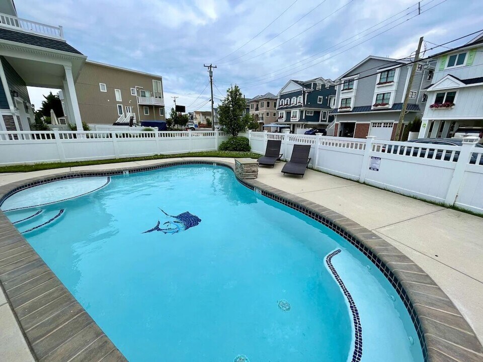 798 Sunrise Dr, Unit Unit 1 in Avalon, NJ - Building Photo