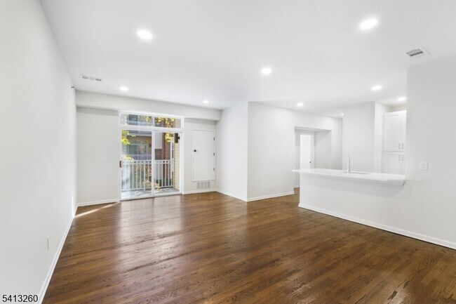 50 Maple Ave in Springfield, NJ - Building Photo - Building Photo