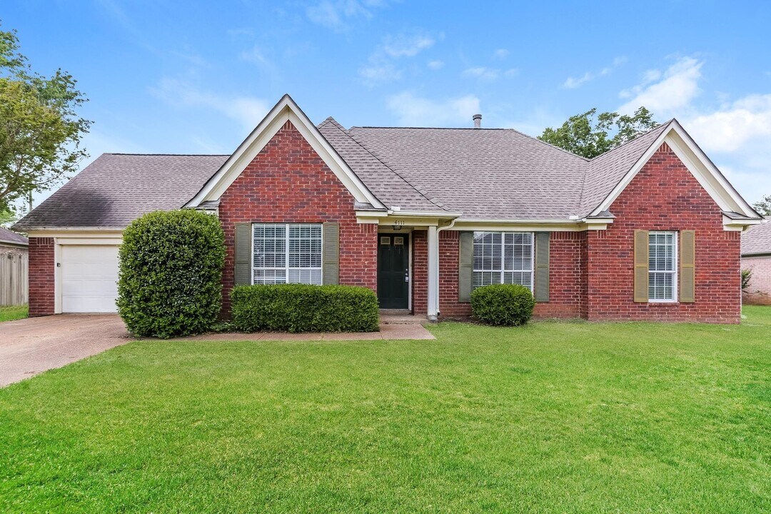 4111 Meadow Ct Dr in Bartlett, TN - Foto de edificio