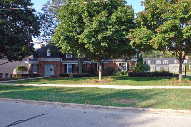 Provincial Townhomes in Barrington, IL - Building Photo - Building Photo