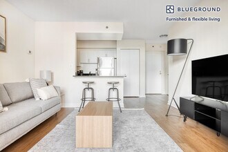 801 15th St S, Unit FL6-ID410 in Arlington, VA - Foto de edificio - Building Photo