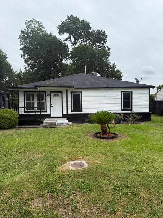 9417 Merle St in Houston, TX - Building Photo