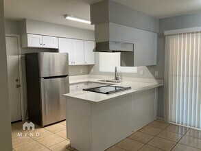 7562 W Turney Ave in Phoenix, AZ - Building Photo - Building Photo