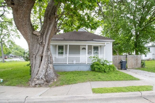 property at 604 N 7th St