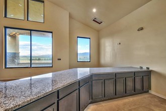 High Ground Village & Courtyard Apartments in Winnemucca, NV - Foto de edificio - Building Photo