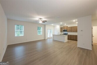 182 Parkwood Dr in Dawsonville, GA - Foto de edificio - Building Photo