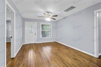 10405 Newcombe Dr in Dallas, TX - Building Photo - Building Photo