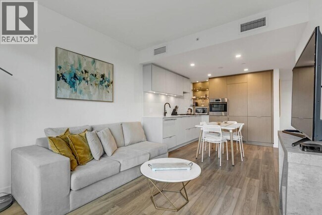 210 E 5th Ave in Vancouver, BC - Building Photo - Building Photo