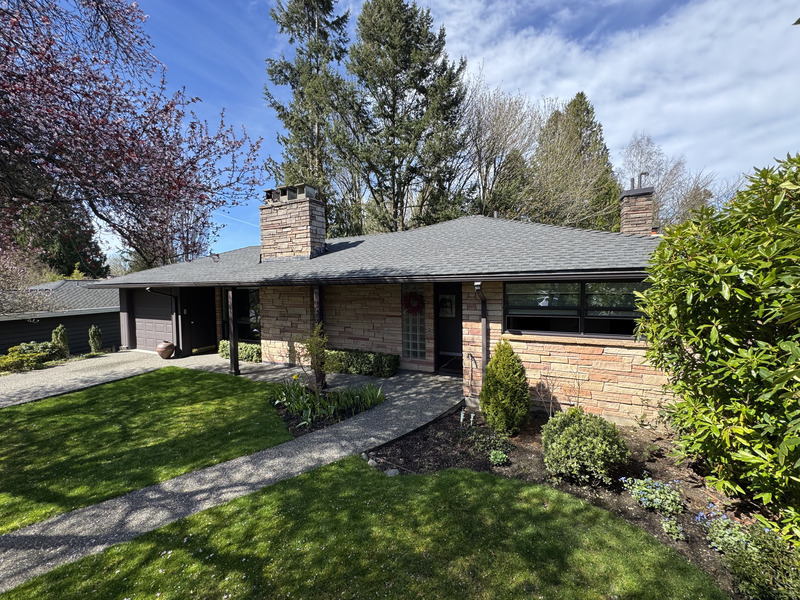 3433 Magnolia Blvd W in Seattle, WA - Building Photo