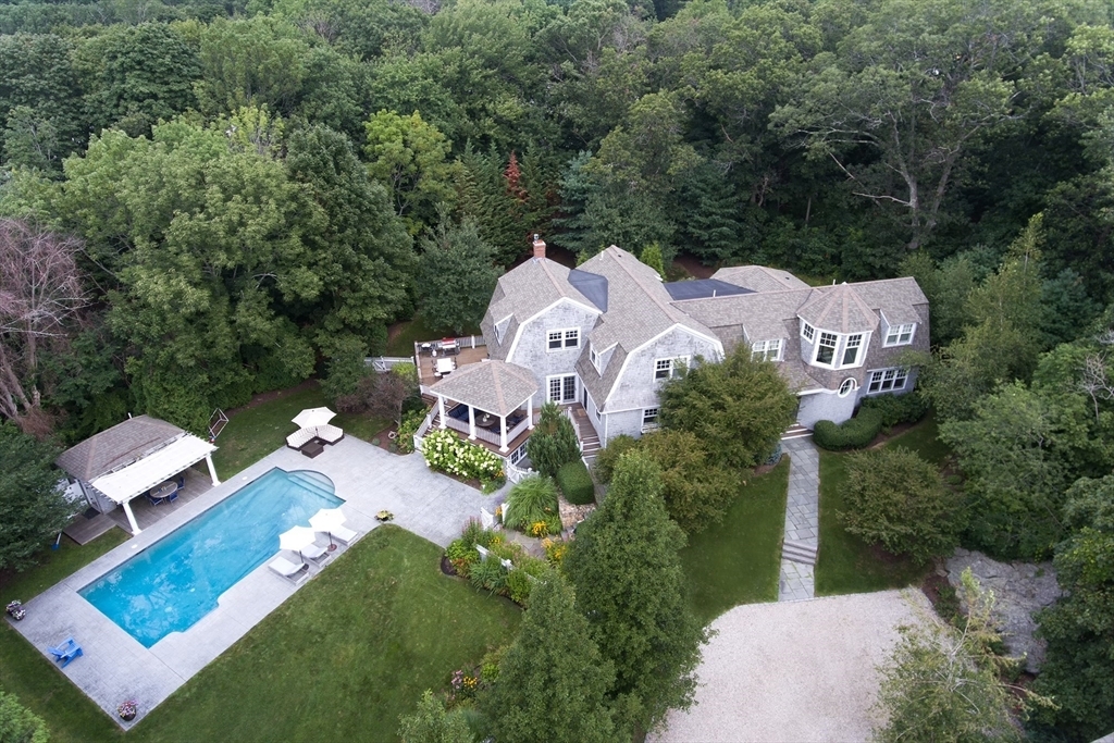 8 Elm Ct in Cohasset, MA - Building Photo