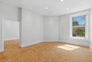 1851 Columbia Rd NW, Unit 102 in Washington, DC - Building Photo