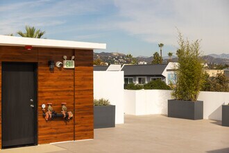 547 N Sweetzer Ave in West Hollywood, CA - Foto de edificio - Building Photo
