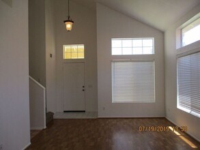 43085 Corte Salamanca in Temecula, CA - Building Photo - Building Photo