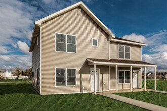 Thames Crossing in Grand Forks, ND - Building Photo - Building Photo